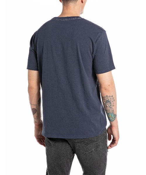 REPLAY(リプレイ)の「ヘビーコットンジャージーパッチ Tシャツ(Tシャツ/カットソー・メンズ・ブルー/ライトイエロー・MEDIUM/LARGE/X-LARGE/SMALL)」の3枚目の写真