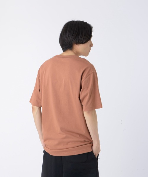 NEW BALANCE(ニューバランス)の「Sportswear Greatest Hits ショートスリーブTシャツ(Tシャツ/カットソー・メンズ・オフホワイト/ライトブラウン/ネイビー・SMALL/MEDIUM/LARGE/X-LARGE/XX-LARGE)」の16枚目の写真