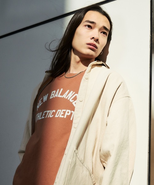 NEW BALANCE(ニューバランス)の「Sportswear Greatest Hits ショートスリーブTシャツ(Tシャツ/カットソー・メンズ・オフホワイト/ライトブラウン/ネイビー・SMALL/MEDIUM/LARGE/X-LARGE/XX-LARGE)」の5枚目の写真