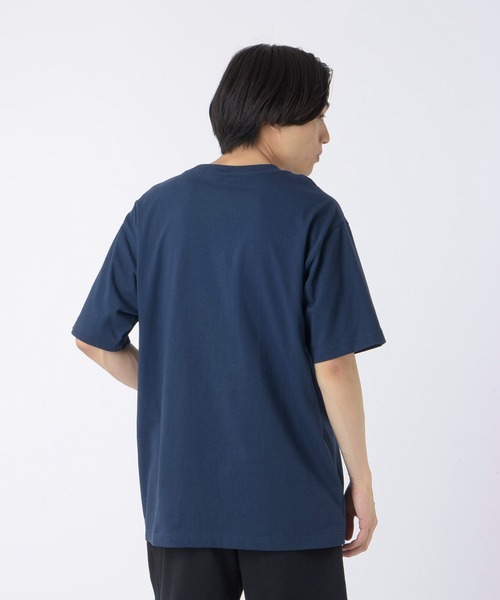 NEW BALANCE(ニューバランス)の「Sportswear Greatest Hits ショートスリーブTシャツ(Tシャツ/カットソー・メンズ・オフホワイト/ライトブラウン/ネイビー・SMALL/MEDIUM/LARGE/X-LARGE/XX-LARGE)」の8枚目の写真