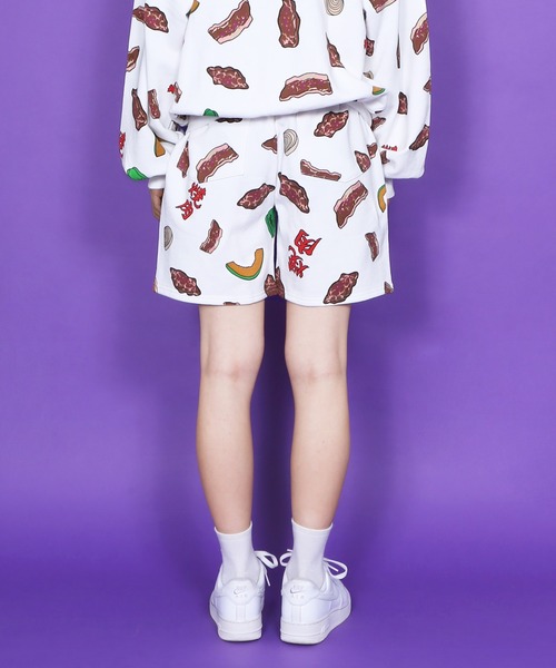 PUNYUS(プニュズ)の「フード総柄スウェットショーパン(ONIGIRI・YAKINIKU・NATTO)(スウェットパンツ・レディース・ブラック/ブラウン/レッド・1/2/3/4)」の6枚目の写真