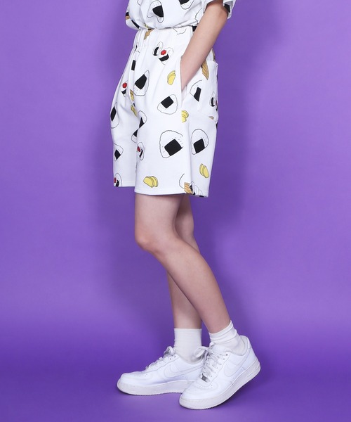 PUNYUS(プニュズ)の「フード総柄スウェットショーパン(ONIGIRI・YAKINIKU・NATTO)(スウェットパンツ・レディース・ブラック/ブラウン/レッド・1/2/3/4)」の16枚目の写真