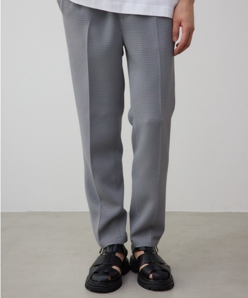 AZUL by moussy（アズールバイマウジー）の「ワッフルストレッチスリムパンツ（スラックス・メンズ・ブラック/グレー・MEDIUM/LARGE）」の2枚目の写真