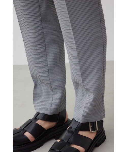 AZUL by moussy（アズールバイマウジー）の「ワッフルストレッチスリムパンツ（スラックス・メンズ・ブラック/グレー・MEDIUM/LARGE）」の12枚目の写真