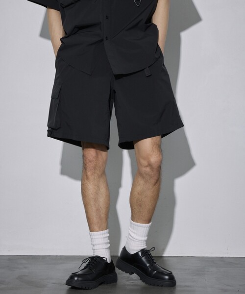 Firsthand（ファーストハンド）の「Firsthand/ファーストハンド REポリエステル ユーティリティ ショーツ（その他パンツ・メンズ・ブラック/チャコールグレー・M/L）」の2枚目の写真