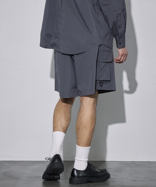 Firsthand（ファーストハンド）の「Firsthand/ファーストハンド REポリエステル ユーティリティ ショーツ（その他パンツ・メンズ・ブラック/チャコールグレー・M/L）」の7枚目の写真