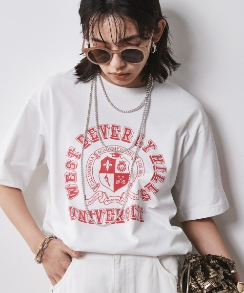 CHIC STYLE(シックスタイル)の「<大きいサイズ>綿100%ロゴプリントTシャツ シックスタイル(Tシャツ/カットソー・レディース・ベージュ/ブラック/オフホワイト・5L/4L/3L/LL/L)」の2枚目の写真