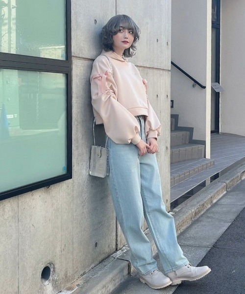 F i.n.t(フィント)の「ハイウエストストレートデニムパンツ/fint フィント(デニムパンツ・レディース・ブルー/ライトブルー・2/1/0)」の5枚目の写真