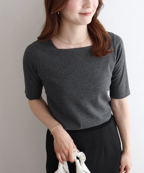 Pierrot(ピエロ)の「スクエアネック5分袖テレコリブカットソー(Tシャツ/カットソー・レディース・ブラウン/オフホワイト/ブラック/ホワイト×ブラック/ライトグレー/チャコール/ライトベージュ/ブルー系その他/ネイビー/チャコールグレー/レッド系その他・M/L/LL)」の14枚目の写真