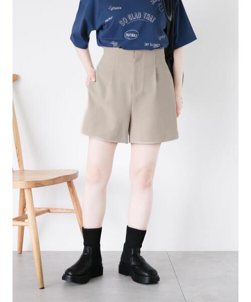 ehka sopo(エヘカソポ)の「タックハイウエストショートパンツ(その他パンツ・レディース・ベージュ/ブラック/モカ/グレー・F)」の4枚目の写真