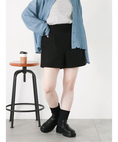 ehka sopo(エヘカソポ)の「タックハイウエストショートパンツ(その他パンツ・レディース・ベージュ/ブラック/モカ/グレー・F)」の1枚目の写真
