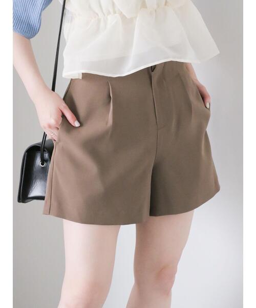 ehka sopo(エヘカソポ)の「タックハイウエストショートパンツ(その他パンツ・レディース・ベージュ/ブラック/モカ/グレー・F)」の3枚目の写真