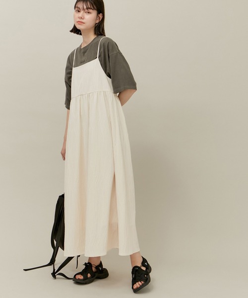 ROPE' PICNIC(ロペピクニック)の「バッグオープンキャミワンピース/リンクコーデ(ワンピース・レディース・ブラック/キナリ・38)」の2枚目の写真