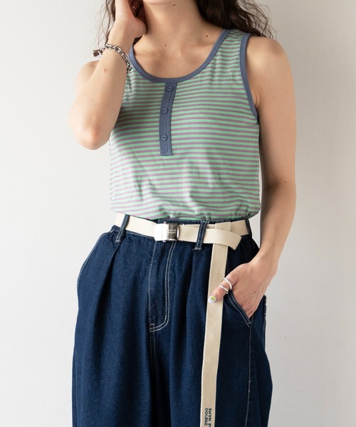 DOUBLE NAME(ダブルネーム)の「前後2WAYラメボーダータンクトップ(タンクトップ・レディース・ピンク/パープル/ブルー/カーキ/ブラック・FREE)」の4枚目の写真