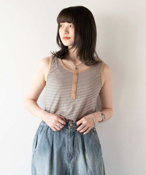 DOUBLE NAME(ダブルネーム)の「前後2WAYラメボーダータンクトップ(タンクトップ・レディース・ピンク/パープル/ブルー/カーキ/ブラック・FREE)」の9枚目の写真