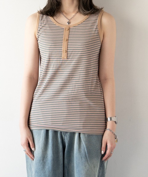 DOUBLE NAME(ダブルネーム)の「前後2WAYラメボーダータンクトップ(タンクトップ・レディース・ピンク/パープル/ブルー/カーキ/ブラック・FREE)」の8枚目の写真