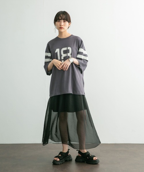 KBF(ケイビーエフ)の「ルーズナンバリングTEE(Tシャツ/カットソー・レディース・チャコールグレー/アイボリー/ボルドー・ONE)」の18枚目の写真