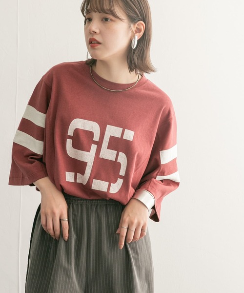 KBF(ケイビーエフ)の「ルーズナンバリングTEE(Tシャツ/カットソー・レディース・チャコールグレー/アイボリー/ボルドー・ONE)」の21枚目の写真
