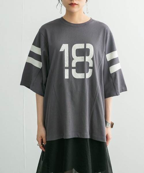 KBF(ケイビーエフ)の「ルーズナンバリングTEE(Tシャツ/カットソー・レディース・チャコールグレー/アイボリー/ボルドー・ONE)」の16枚目の写真