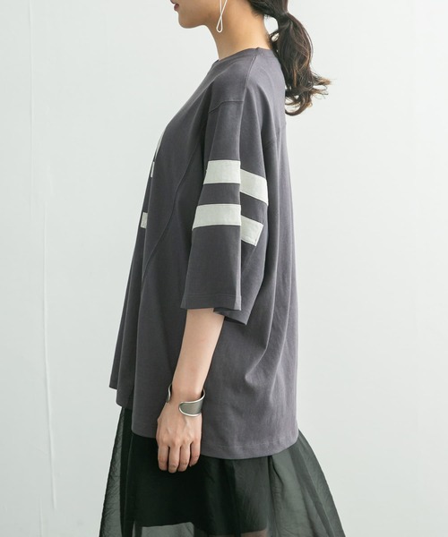 KBF(ケイビーエフ)の「ルーズナンバリングTEE(Tシャツ/カットソー・レディース・チャコールグレー/アイボリー/ボルドー・ONE)」の17枚目の写真