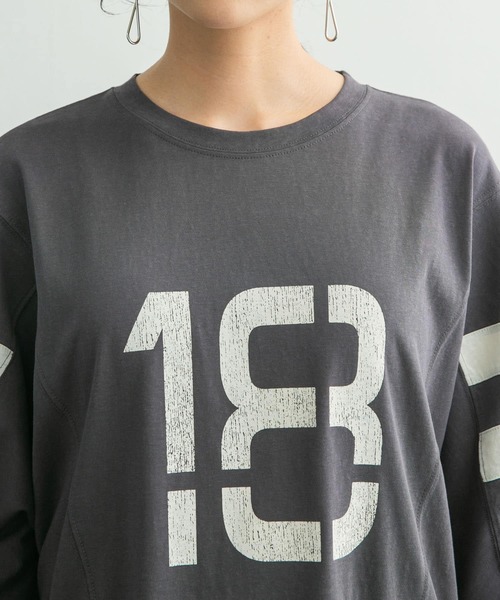KBF(ケイビーエフ)の「ルーズナンバリングTEE(Tシャツ/カットソー・レディース・チャコールグレー/アイボリー/ボルドー・ONE)」の11枚目の写真