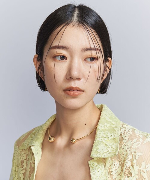 BEAUTY&YOUTH UNITED ARROWS（ビューティーアンドユースユナイテッドアローズ）の「ダブル メタルボール チョーカー（チョーカー・レディース・ゴールド・FREE）」の2枚目の写真