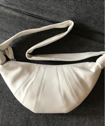 【NiiNa】【高品質牛革】ワンショルダークロワッサンボディーバッグ