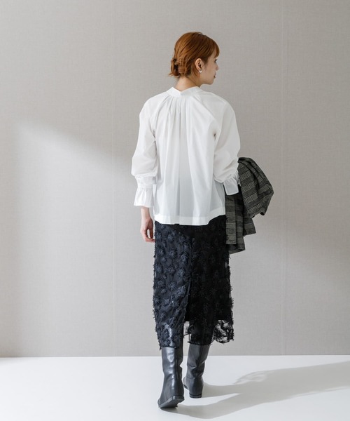 URBAN RESEARCH ROSSO WOMEN（アーバンリサーチ　ロッソ）の「2WAYボリュームシャツブラウス（シャツ/ブラウス・レディース・オフホワイト/チャコールグレー/オレンジ・FREE）」の17枚目の写真