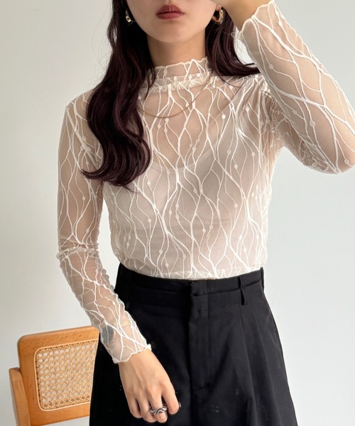 efill(エフィル)の「花柄 シアー トップス(Tシャツ/カットソー・レディース・ベージュ・M)」の2枚目の写真
