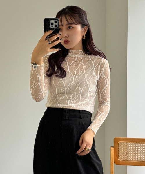 efill(エフィル)の「花柄 シアー トップス(Tシャツ/カットソー・レディース・ベージュ・M)」の4枚目の写真