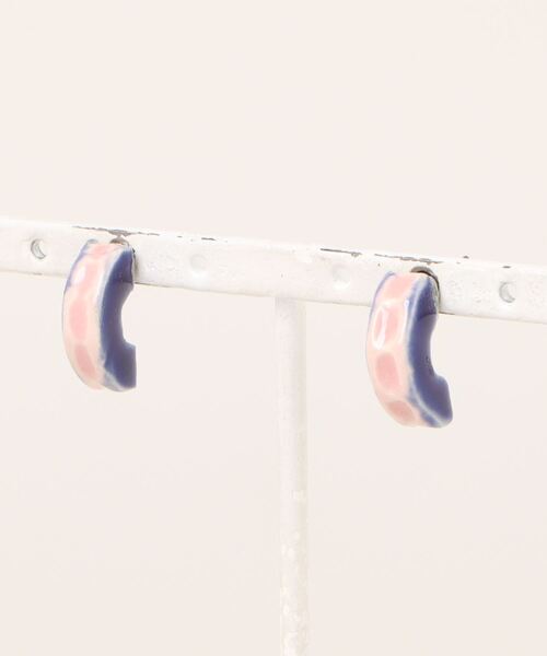 tone(トーン)の「【IRODORI】彫模様のフープデザインpierce/earring(ピンク×青)(ピアス(両耳用)・レディース・その他・FREE)」の1枚目の写真