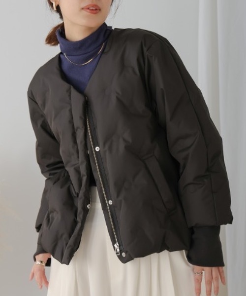 Bou Jeloud(ブージュルード)の「サークルヒートボンディングノーカラーコート(ダウンジャケット/コート・レディース・ブラック/オフホワイト/ブルー・38/40)」の3枚目の写真