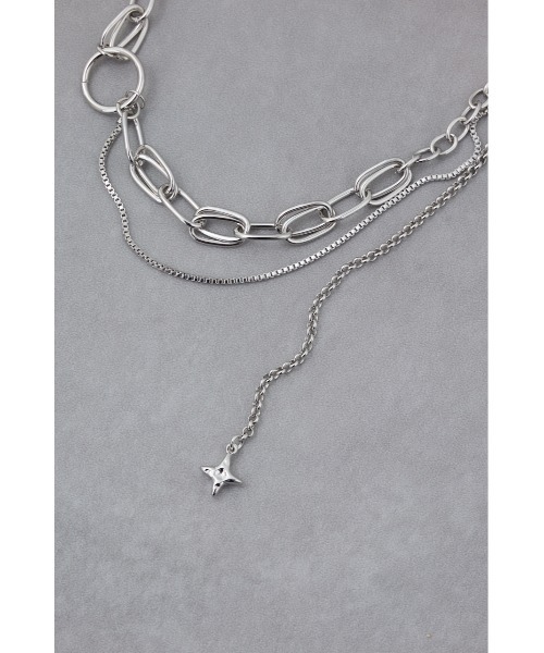 AZUL by moussy（アズールバイマウジー）の「ダイヤシェイプドアシンメトリーネックレス（ネックレス・レディース・ゴールド系その他/シルバー・FREE）」の5枚目の写真