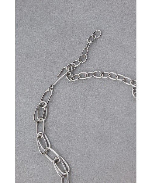 AZUL by moussy（アズールバイマウジー）の「ダイヤシェイプドアシンメトリーネックレス（ネックレス・レディース・ゴールド系その他/シルバー・FREE）」の6枚目の写真