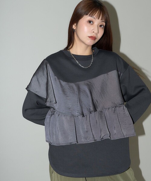 PUBLUX(パブリュクス)の「PUBLUX/パブリュクス サテン アシメ フリル ドッキング スウェット 限定展開(スウェット・レディース・スミクロ/オフホワイト/ブラック・フリ-)」の17枚目の写真