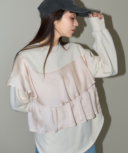 PUBLUX(パブリュクス)の「PUBLUX/パブリュクス サテン アシメ フリル ドッキング スウェット 限定展開(スウェット・レディース・スミクロ/オフホワイト/ブラック・フリ-)」の21枚目の写真