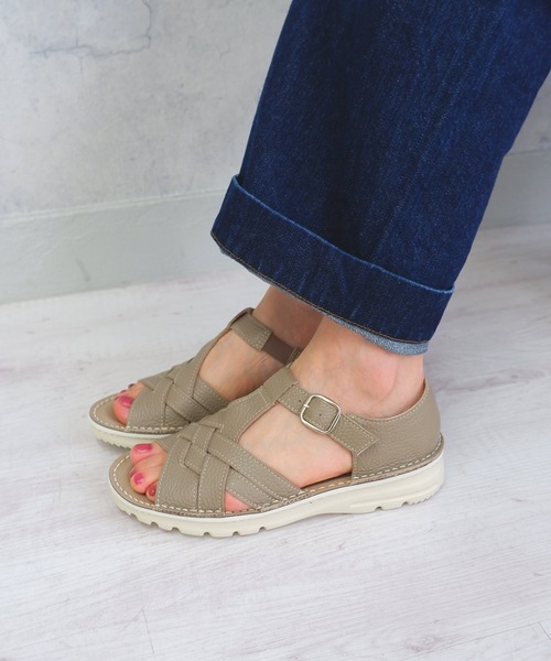 MODE KAORI（モードカオリ）の「【本革】撥水Tストラップサンダル/6135（サンダル・レディース・ブラック/グレイッシュベージュ/アイボリー/ライトブルー・22.5cm/23cm/23.5cm/24cm/24.5cm/25cm）」の4枚目の写真