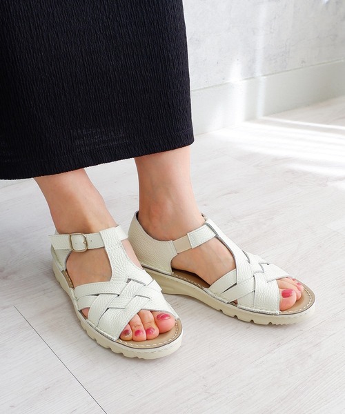 MODE KAORI（モードカオリ）の「【本革】撥水Tストラップサンダル/6135（サンダル・レディース・ブラック/グレイッシュベージュ/アイボリー/ライトブルー・22.5cm/23cm/23.5cm/24cm/24.5cm/25cm）」の2枚目の写真