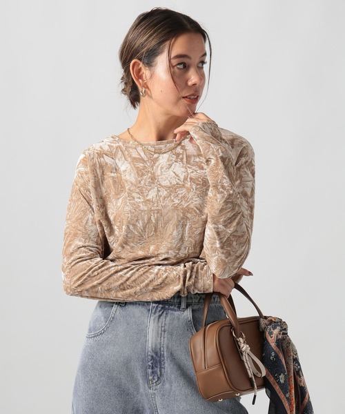 BAYFLOW（ベイフロー）の「[身体のラインを拾いすぎない]ベロアプルオーバーロングスリーブ（Tシャツ/カットソー・レディース・ブラック/ベージュ/グレー・FREE）」の3枚目の写真