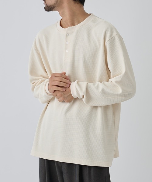 COLONY 2139（コロニートゥーワンスリーナイン）の「スウェットライクワッフルヘンリーネックプルオーバー（Tシャツ/カットソー・メンズ・グレー/ホワイト/ブラック/グレー系その他/アイボリー・LARGE/MEDIUM）」の3枚目の写真