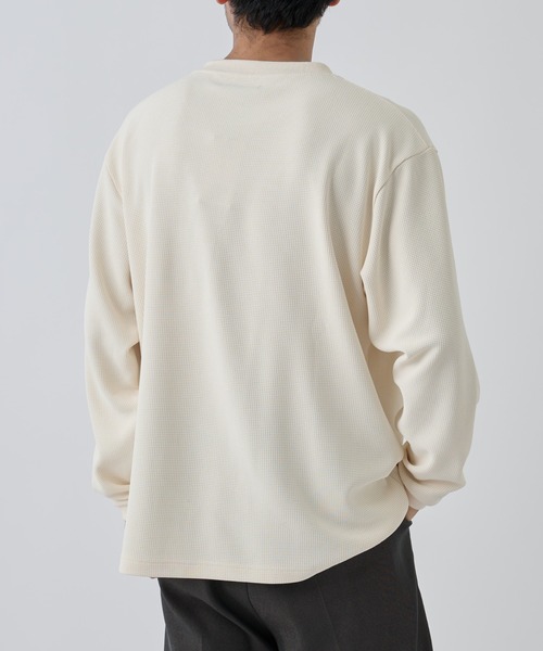 COLONY 2139（コロニートゥーワンスリーナイン）の「スウェットライクワッフルヘンリーネックプルオーバー（Tシャツ/カットソー・メンズ・グレー/ホワイト/ブラック/グレー系その他/アイボリー・LARGE/MEDIUM）」の15枚目の写真