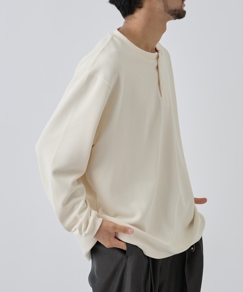 COLONY 2139（コロニートゥーワンスリーナイン）の「スウェットライクワッフルヘンリーネックプルオーバー（Tシャツ/カットソー・メンズ・グレー/ホワイト/ブラック/グレー系その他/アイボリー・LARGE/MEDIUM）」の16枚目の写真