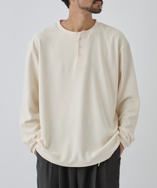 COLONY 2139（コロニートゥーワンスリーナイン）の「スウェットライクワッフルヘンリーネックプルオーバー（Tシャツ/カットソー・メンズ・グレー/ホワイト/ブラック/グレー系その他/アイボリー・LARGE/MEDIUM）」の17枚目の写真