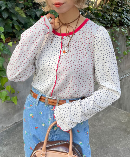 HELLO.SANFRANCISCO(ハローサンフランシスコ)の「【HELLO.SANFRANCISCO/ハローサンフランシスコ】小花柄ドッキングリブトップス(Tシャツ/カットソー・レディース・オフホワイト/イエロー・ONE SIZE)」の3枚目の写真