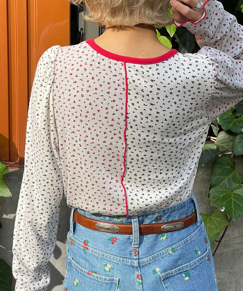 HELLO.SANFRANCISCO(ハローサンフランシスコ)の「【HELLO.SANFRANCISCO/ハローサンフランシスコ】小花柄ドッキングリブトップス(Tシャツ/カットソー・レディース・オフホワイト/イエロー・ONE SIZE)」の7枚目の写真