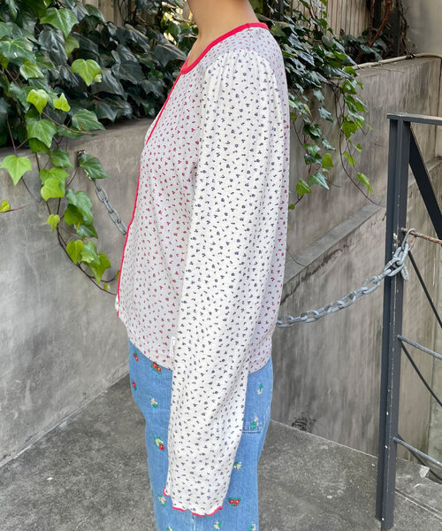 HELLO.SANFRANCISCO(ハローサンフランシスコ)の「【HELLO.SANFRANCISCO/ハローサンフランシスコ】小花柄ドッキングリブトップス(Tシャツ/カットソー・レディース・オフホワイト/イエロー・ONE SIZE)」の9枚目の写真