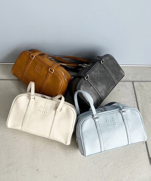 one after another NICE CLAUP（ワンアフターアナザーナイスクラップ）の「エンボスロゴ入りスクエアボストンバッグ（ボストンバッグ・レディース・アイボリー/チャコールグレー/サックスブルー/キャメル・FREE）」の21枚目の写真