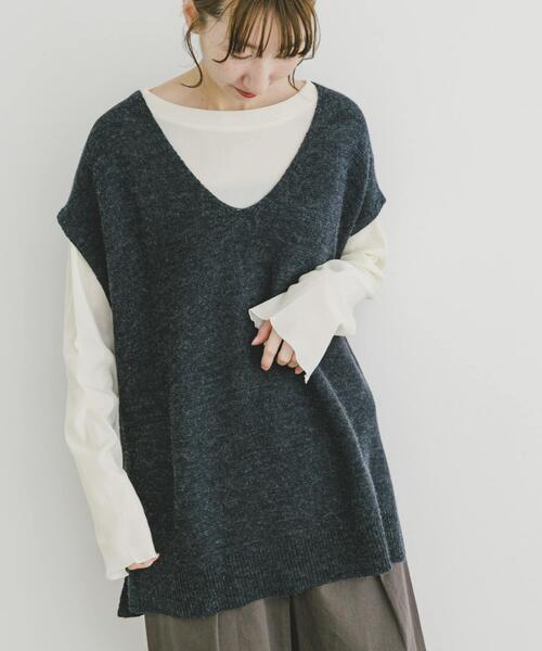ITEMS URBANRESEARCH(アイテムズ アーバンリサーチ)の「アンゴラタッチユルVニットベスト(ニット/セーター・レディース・ネイビー/グレー/アイボリー・FREE)」の3枚目の写真
