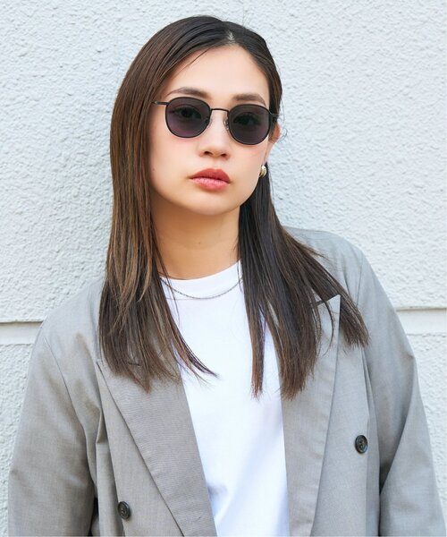 JOURNAL STANDARD relume（ジャーナルスタンダード　レリューム）の「【WEB限定】ウェリントン型 調光サングラス｜レンズの色が変わるサングラス｜高級感｜紫外線対策｜UVカット｜ユニセックス｜ジャーナルスタンダードレリューム｜Zoff｜JOURNAL STANDARD relume（サングラス・レディース・ブラック系その他/ブラック・FREE）」の15枚目の写真