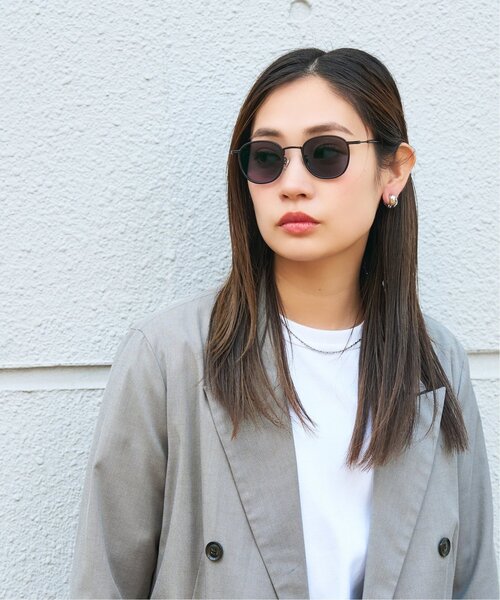 JOURNAL STANDARD relume（ジャーナルスタンダード　レリューム）の「【WEB限定】ウェリントン型 調光サングラス｜レンズの色が変わるサングラス｜高級感｜紫外線対策｜UVカット｜ユニセックス｜ジャーナルスタンダードレリューム｜Zoff｜JOURNAL STANDARD relume（サングラス・レディース・ブラック系その他/ブラック・FREE）」の16枚目の写真